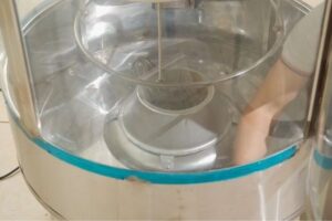 Bí Quyết Vệ Sinh Và Bảo Dưỡng Tủ Quay Gà Vịt Nhanh Chóng, Sạch Bóng